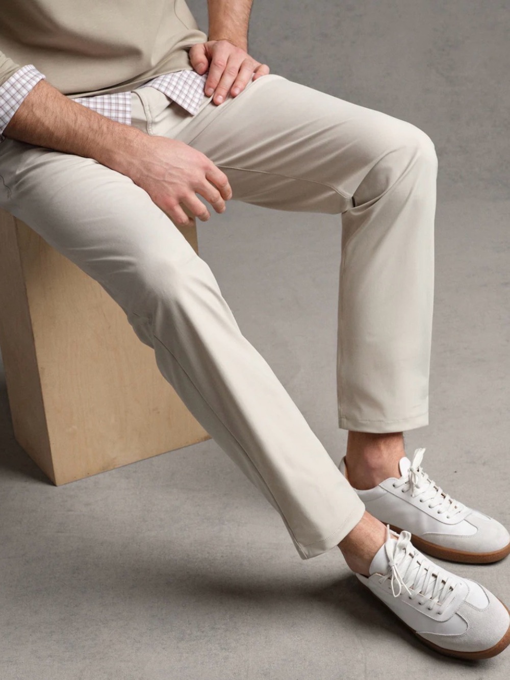 RHONE Slim Stretch Chinos in Light Beige